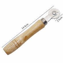 Load image into Gallery viewer, Set of Beekeeping Equipment Wholesale Queen Bee Marker Marker Bottle Plastic Clip Cutting Honey Fork Scraper Wire Embedder