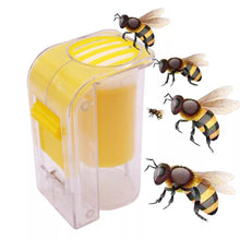 Load image into Gallery viewer, 4 pcs Bee Queen Marking Catcher Plastic One Handed Marker Bottle Plunger Plush Beekeeper Tool Garden Beekeeper Queen Bee Catcher