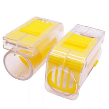 Load image into Gallery viewer, 4 pcs Bee Queen Marking Catcher Plastic One Handed Marker Bottle Plunger Plush Beekeeper Tool Garden Beekeeper Queen Bee Catcher