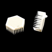 Load image into Gallery viewer, Bee Wholesale Double Multifunctional Queen Cage Needle Queen Cage Does Not Harm The Queen Bee