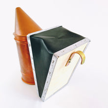 Load image into Gallery viewer, Beekeeping Tools Special for Beehives Beekeeping Honey Bee Smoker Bee Hive Tools Bee Smoker
