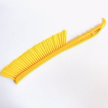 Load image into Gallery viewer, Beekeeping Tools New Single Row Plastic Handle Plastic Hair Bee Brush Bend Tip Tail Cleaning Beehive Tools
