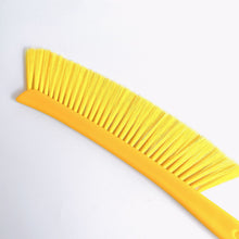 Load image into Gallery viewer, Beekeeping Tools New Single Row Plastic Handle Plastic Hair Bee Brush Bend Tip Tail Cleaning Beehive Tools
