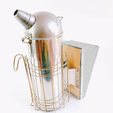 Load image into Gallery viewer, Wholesale Beekeeping Tools for Beehives Dome Heightened Stainless Steel Smoke Sprayer Does Not Hurt Bees
