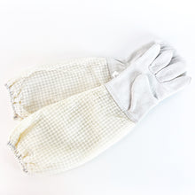 Load image into Gallery viewer, Beekeeping Tools, Protective Products, Three-layer Breathable Mesh Sheepskin Anti-bee Gloves To Protect Hands, Bee Appliances Wholesale
