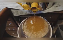 Load and play video in Gallery viewer, Stainless Steel 8-frame Manual Crank Honey Extractor Is Equipped with Honey Gate To Harvest Honey Beekeeping Tools.
